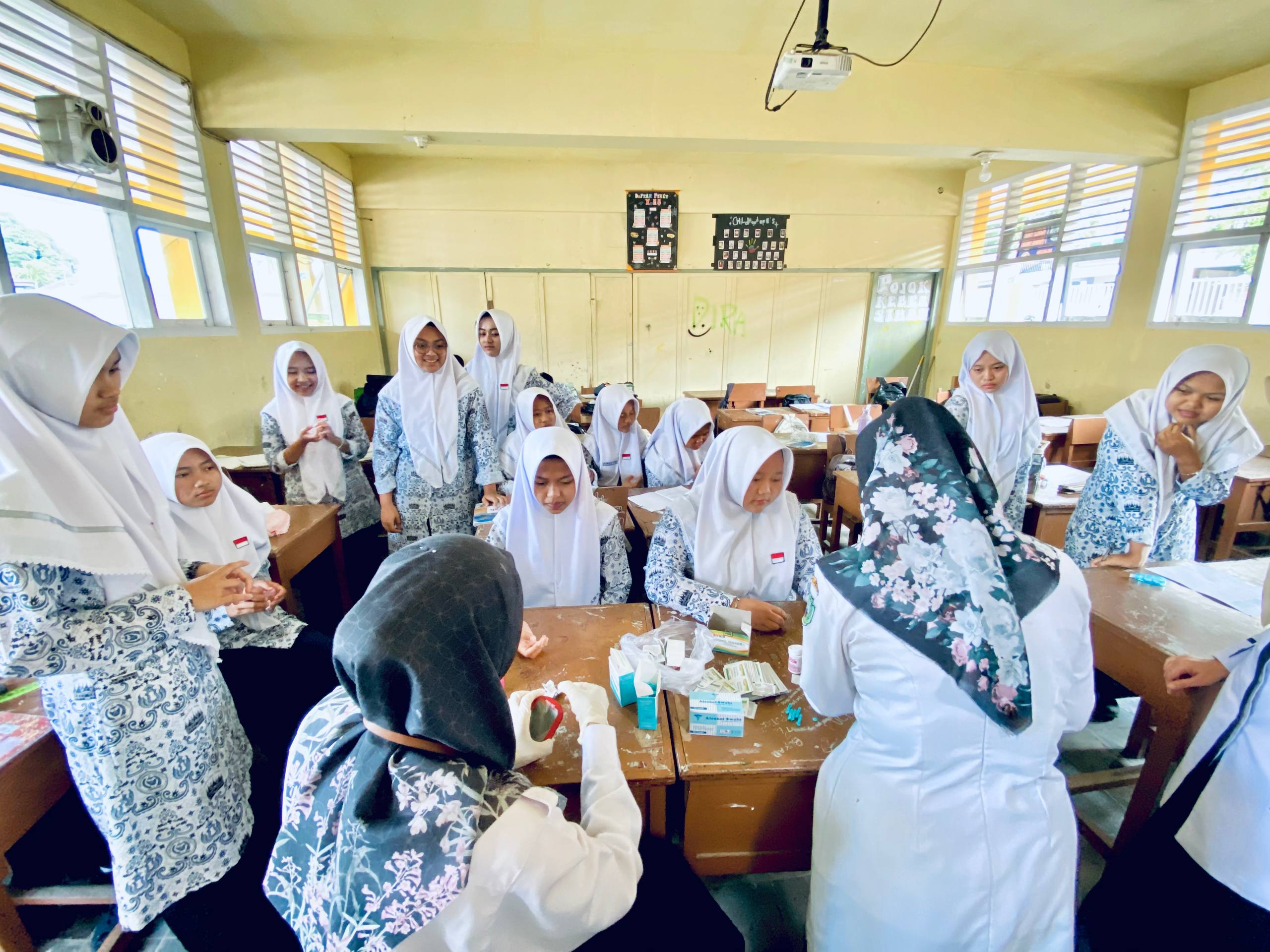 CEK HB SISWA BERSAMA PUSKESMAS LUBUK SIKAPING