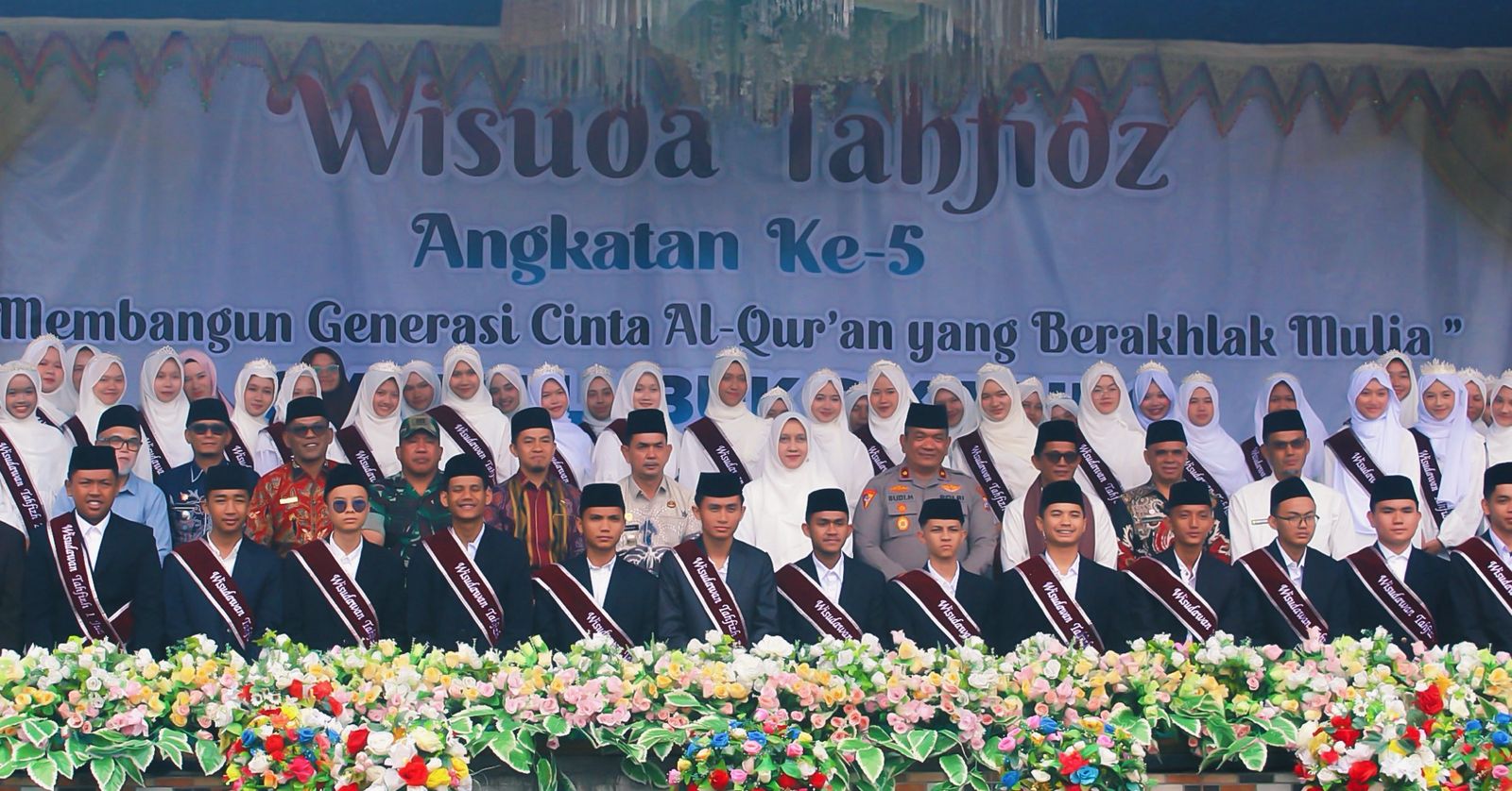 Cetak Penghafal Al-Qur'an, SMAN 1 LUBUK SIKAPING Sukses Gelar Wisuda Tahfidz Angkatan ke-5
