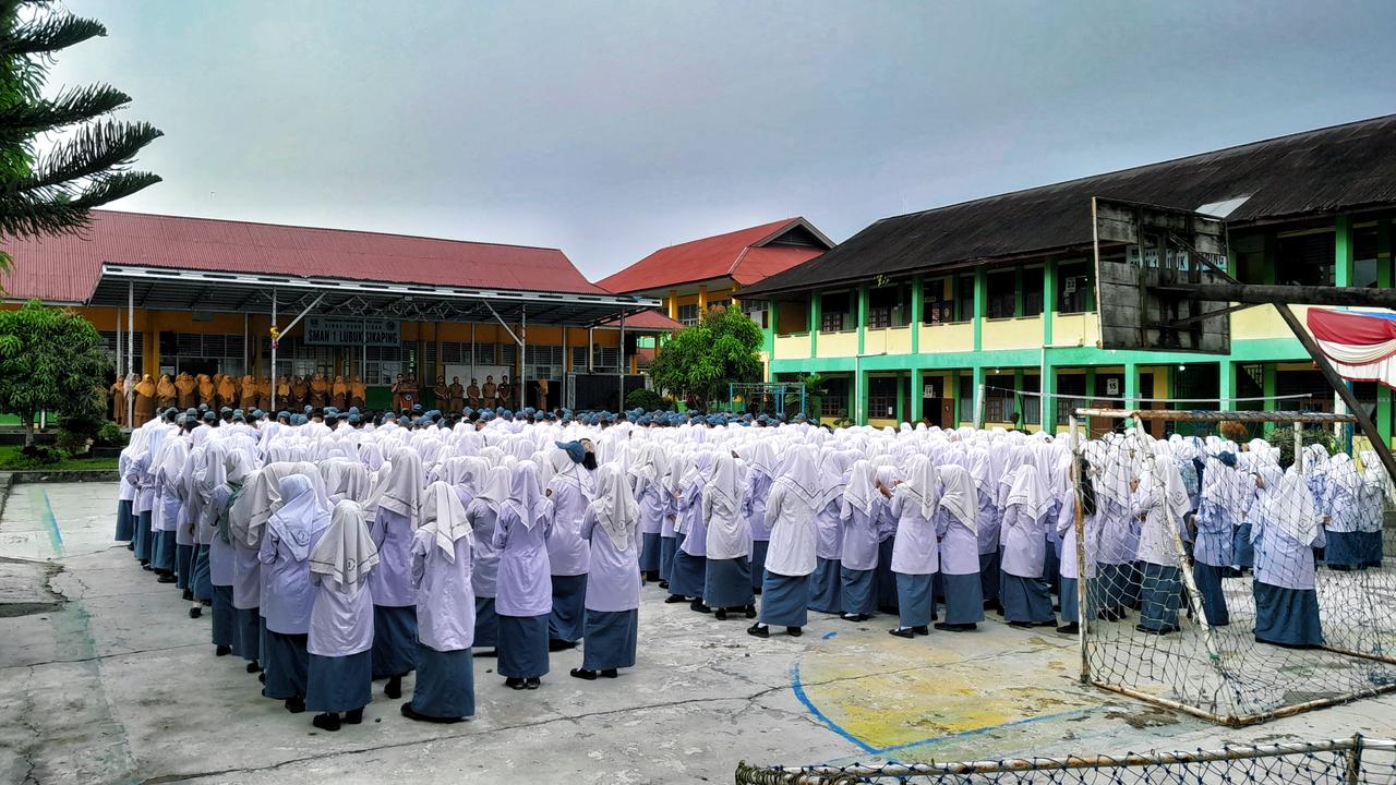 Hari Pertama Masuk Sekolah Pasca Lebaran 1447 H, SMAN 1 Lubuk Sikaping Gelar Apel Bersama